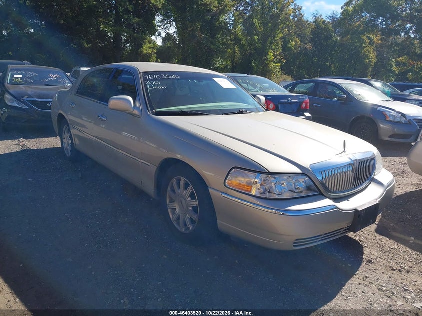 2010 Lincoln Town Car Signature Limited