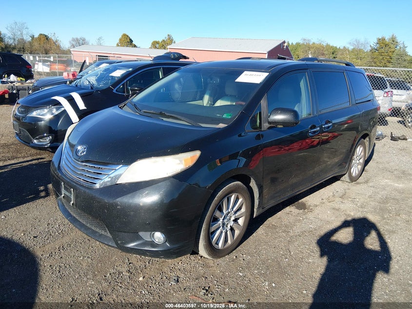 2011 Toyota Sienna Limited, Неизвестно, IAAI, VIN 5TDDK3DC2BS017366 — фото 2