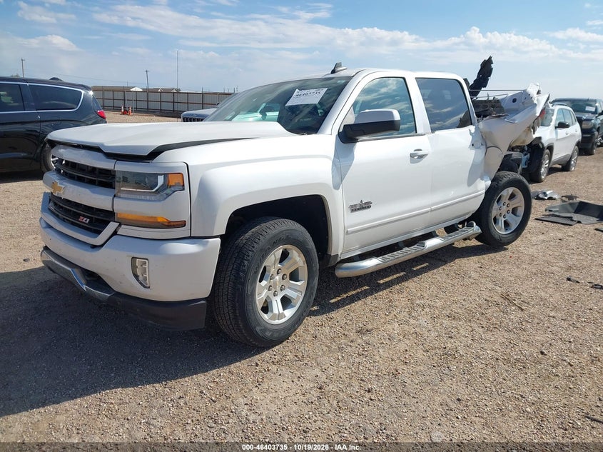 2018 Chevrolet Silverado 1500 2Lt, Front & Rear, IAAI, VIN 3GCUKREC2JG583767 — photo 2
