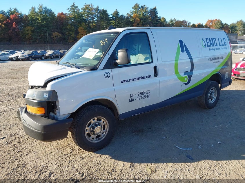 2018 Chevrolet Express 2500 Work Van, Front End, IAAI, VIN 1GCWGAFP6J1345173 — photo 2