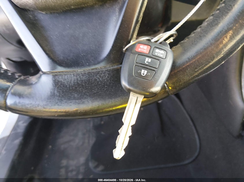 2015 TOYOTA CAMRY SE · Photo 11