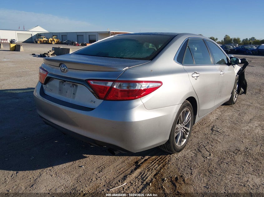 2015 TOYOTA CAMRY SE · Photo 4