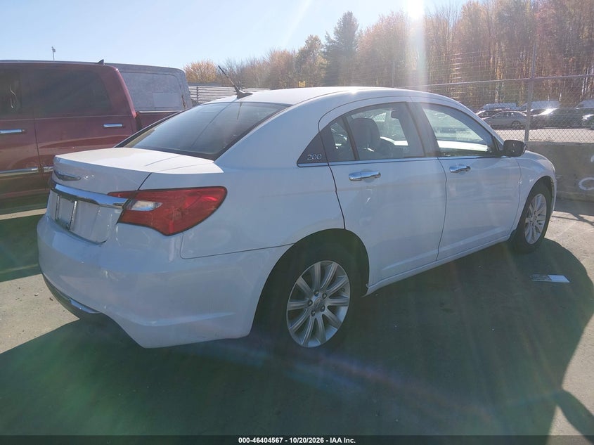 2014 CHRYSLER 200 LIMITED · Photo 4