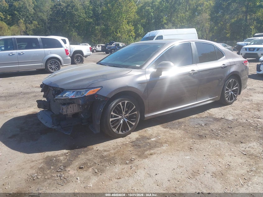 2018 Toyota Camry Se, Right Front, IAAI, VIN 4T1B11HKXJU018447 — photo 2