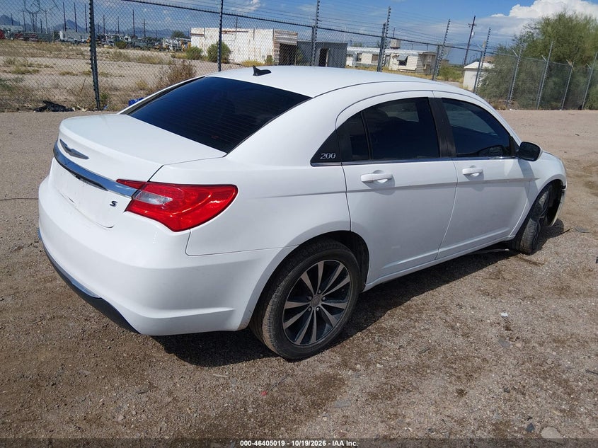 2014 CHRYSLER 200 LIMITED · Фото 4