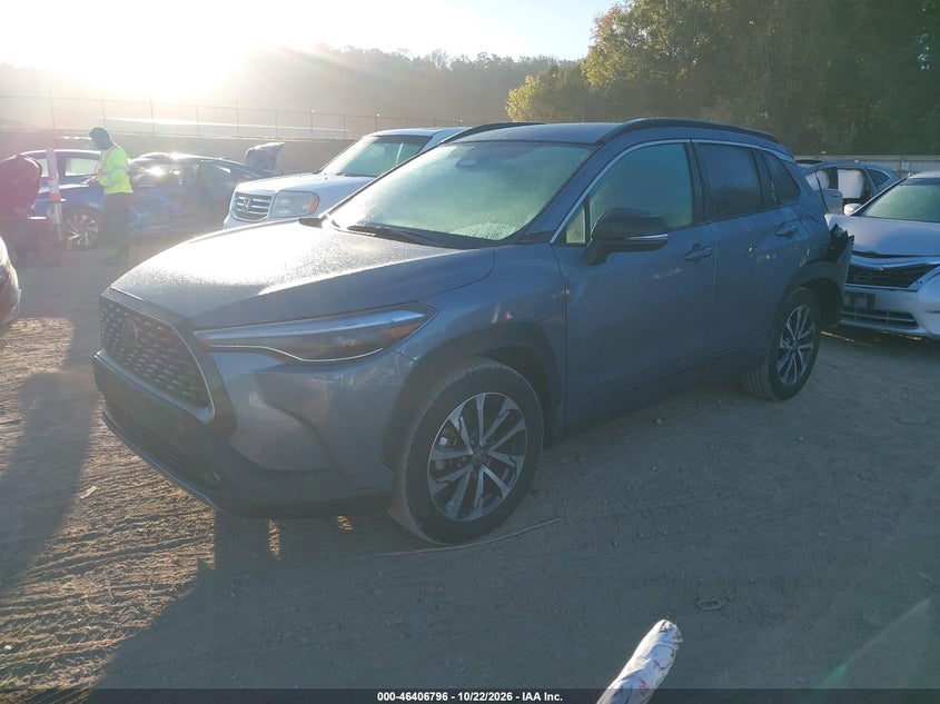 2025 Toyota Corolla Cross Xle, Неизвестно, IAAI, VIN 7MUEAAAG3SV125424 — фото 2