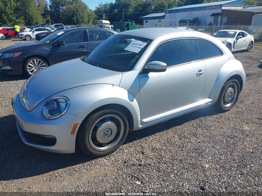 2013 Volkswagen Beetle 2.5L, Normal Wear & Tear, IAAI, VIN 3VWJP7ATXDM623059 — photo 2