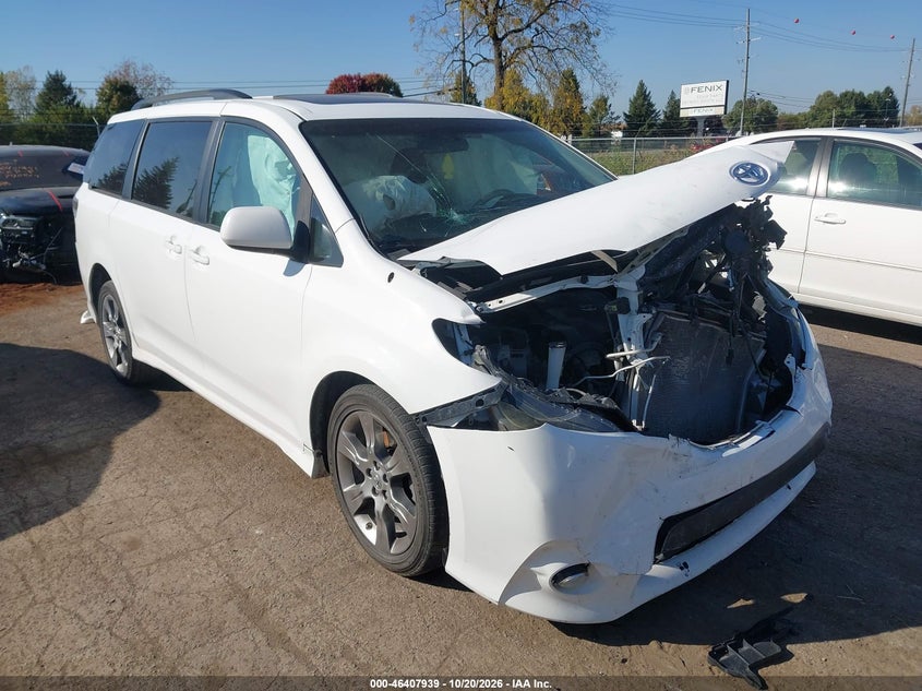 2011 TOYOTA SIENNA SE