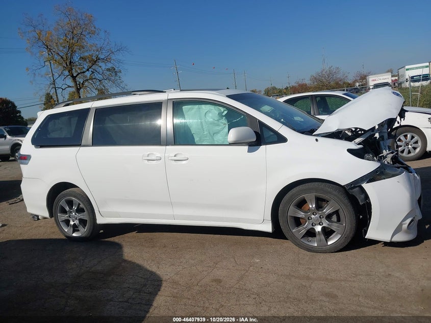 2011 TOYOTA SIENNA SE · Photo 13