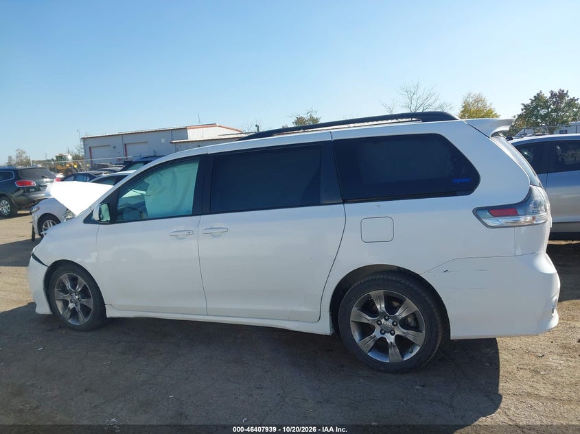 2011 TOYOTA SIENNA SE · Photo 14