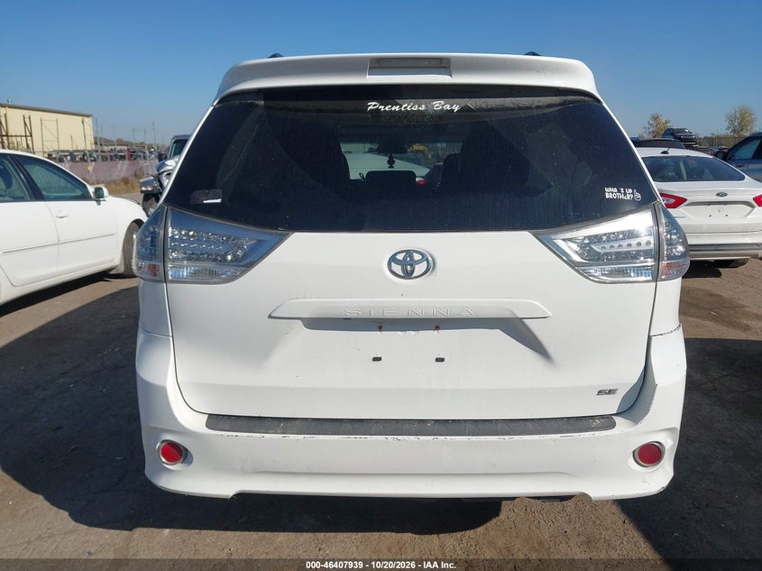 2011 TOYOTA SIENNA SE · Photo 16