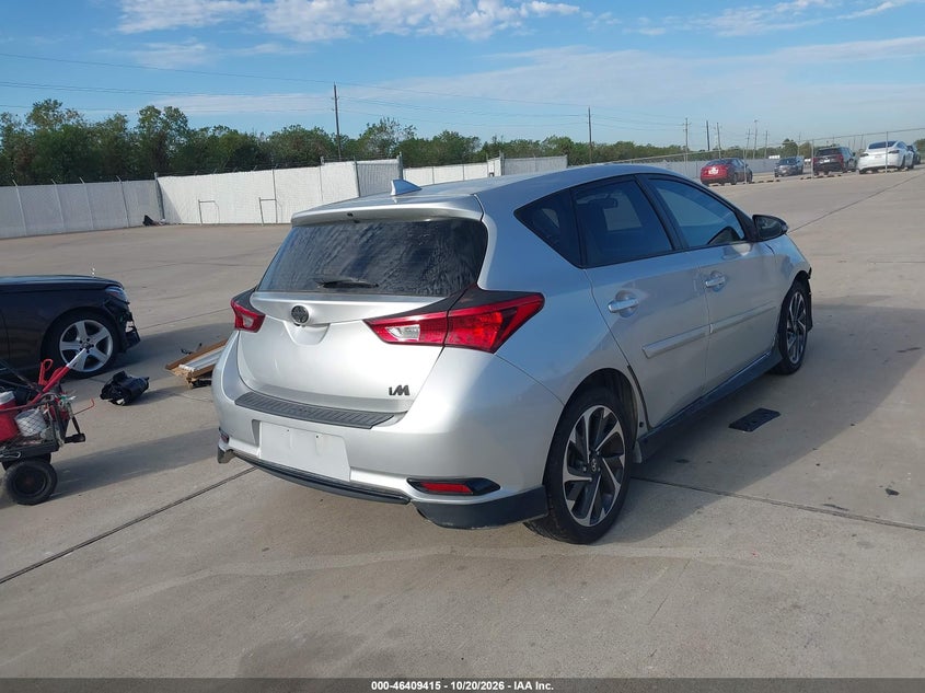 2016 SCION IM · Фото 4