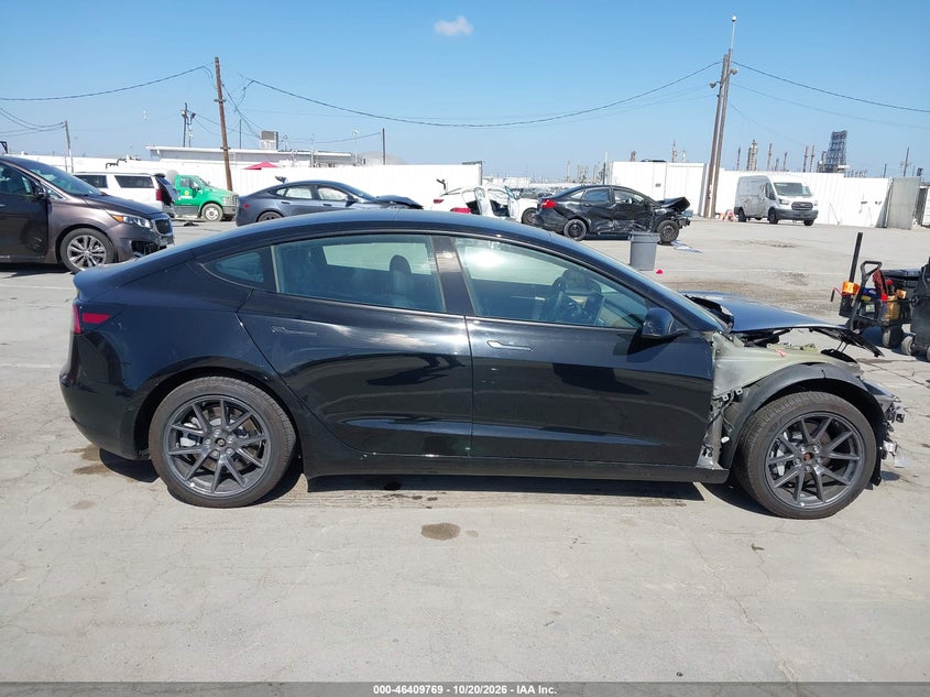 TESLA MODEL 3 - zdjęcie 14