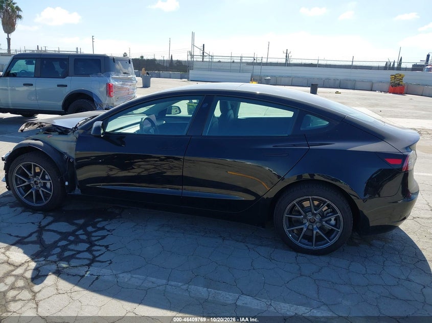 TESLA MODEL 3 - zdjęcie 15