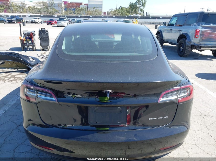 TESLA MODEL 3 - zdjęcie 17