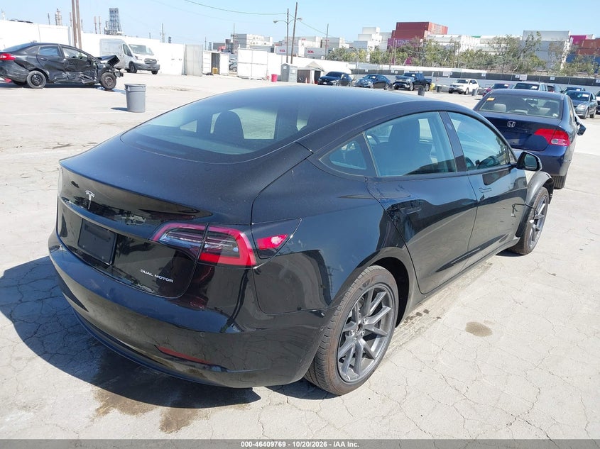 TESLA MODEL 3 - zdjęcie 4