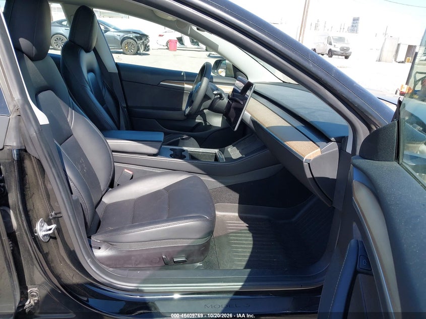 TESLA MODEL 3 - zdjęcie 5