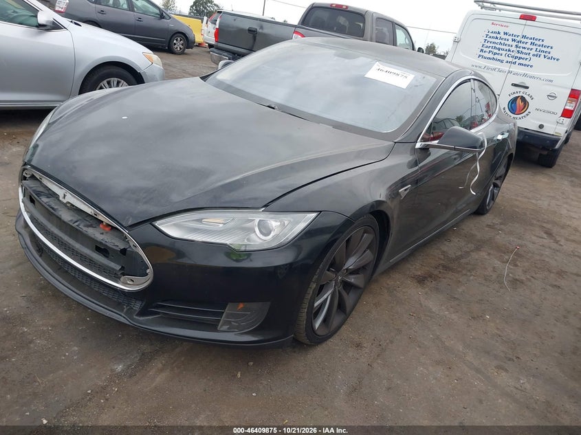 2013 Tesla Model S, Normal Wear & Tear, IAAI, VIN 5YJSA1CN1DFP09921 — photo 2