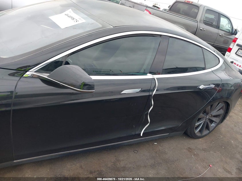 2013 TESLA MODEL S · Photo 15
