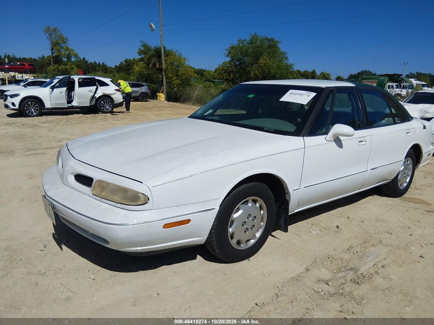 1998 Oldsmobile Eighty-Eight, Normal Wear & Tear, IAAI, VIN 1G3HN52K0W4860370 — photo 2