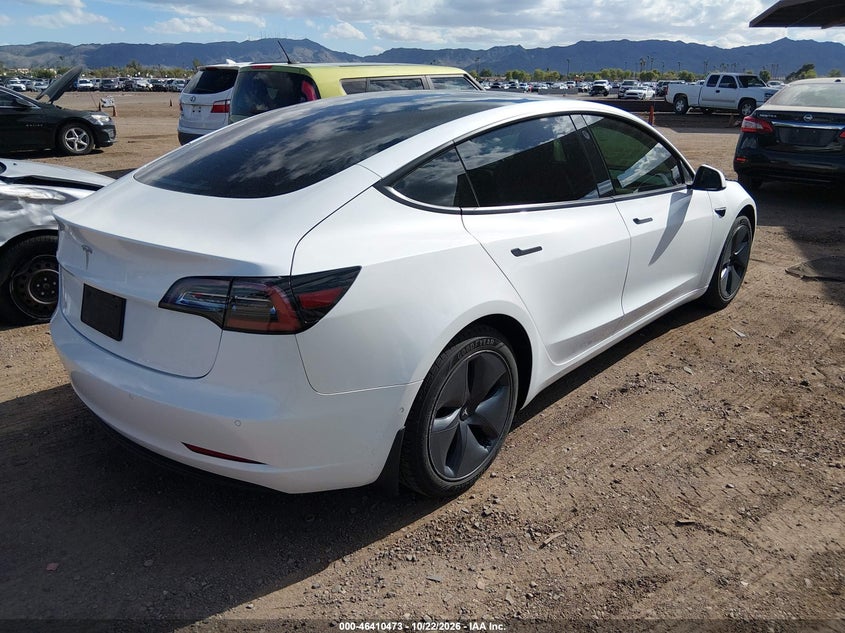 TESLA MODEL 3 - zdjęcie 4