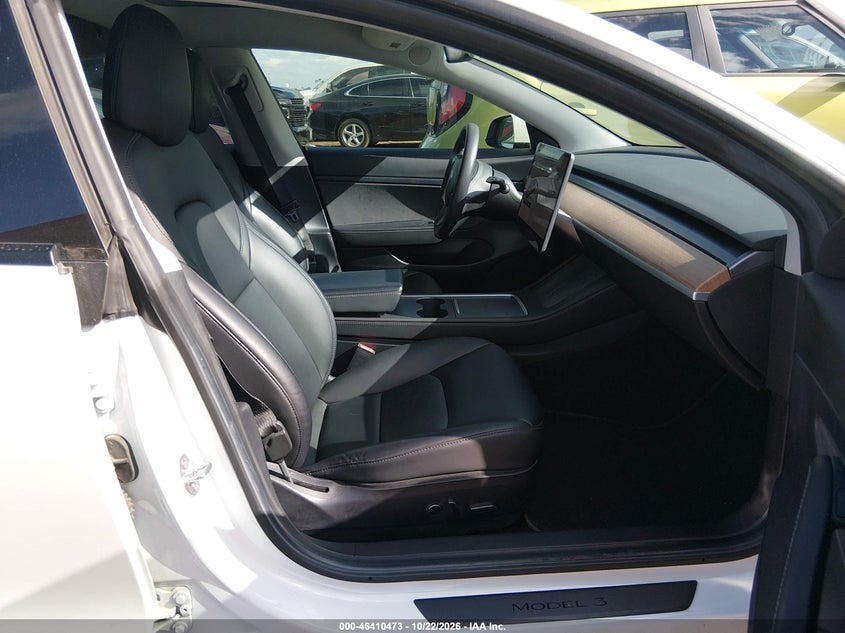 TESLA MODEL 3 - zdjęcie 5