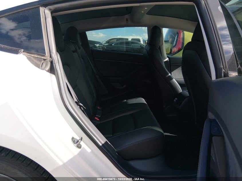TESLA MODEL 3 - zdjęcie 8