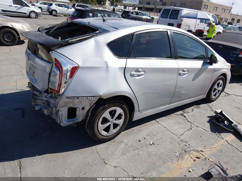 2015 TOYOTA PRIUS TWO · Фото 4