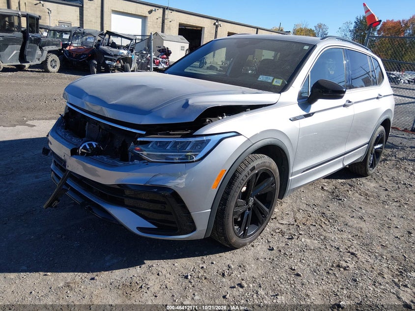 2023 Volkswagen Tiguan 2.0T Se R-Line Black, Front End, IAAI, VIN 3VV8B7AX4PM105909 — photo 2