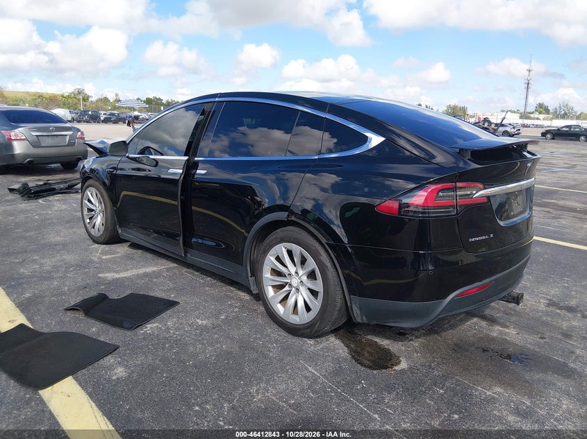 Vin: 5yjxcbe24hf055026, lot: 46913209, tesla model x 100d/75d/90d 20173