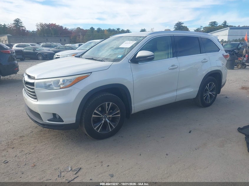 2016 Toyota Highlander Xle V6, Правый бок, IAAI, VIN 5TDJKRFH4G5290959 — фото 2