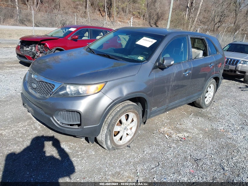 2013 Kia Sorento Lx, Rear, IAAI, VIN 5XYKTDA6XDG370835 — photo 2