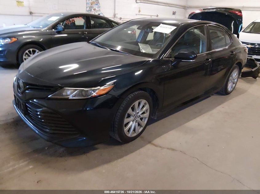 2018 Toyota Camry Le, Удар сзади, IAAI, VIN 4T1B11HK0JU540326 — фото 2