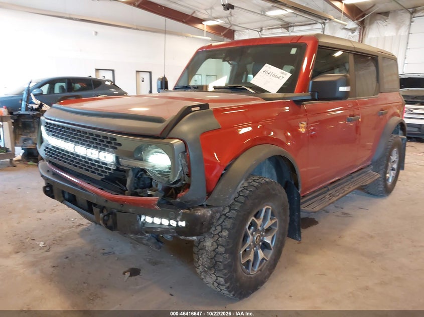 2023 Ford Bronco Badlands, Неизвестно, IAAI, VIN 1FMEE5DP7PLA96077 — фото 2