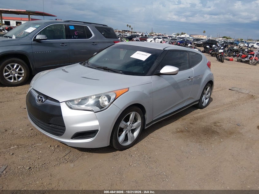 2012 Hyundai Veloster Base W/Black, Normal Wear & Tear, IAAI, VIN KMHTC6AD6CU060589 — photo 2