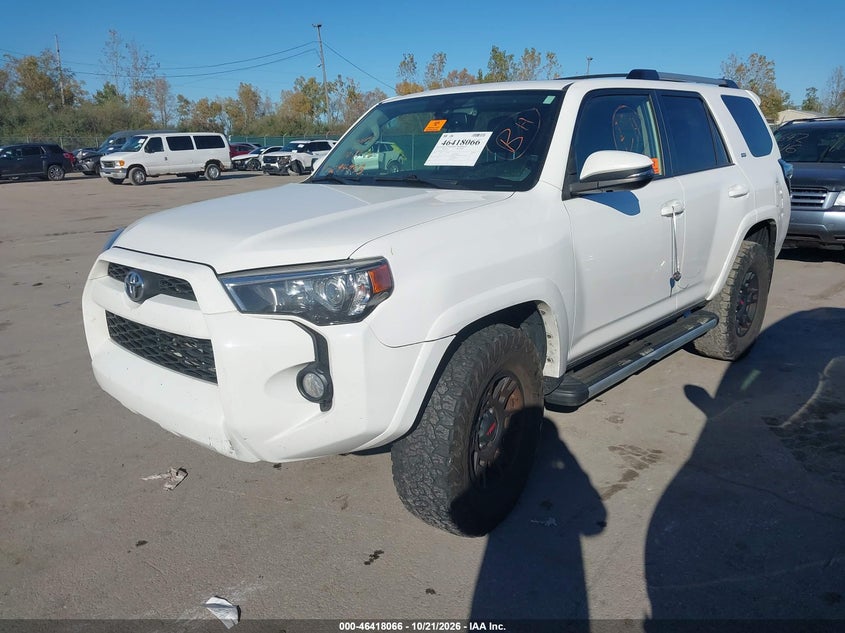 2019 Toyota 4Runner Sr5 Premium, Biohazard, IAAI, VIN JTEBU5JR7K5616173 — photo 2