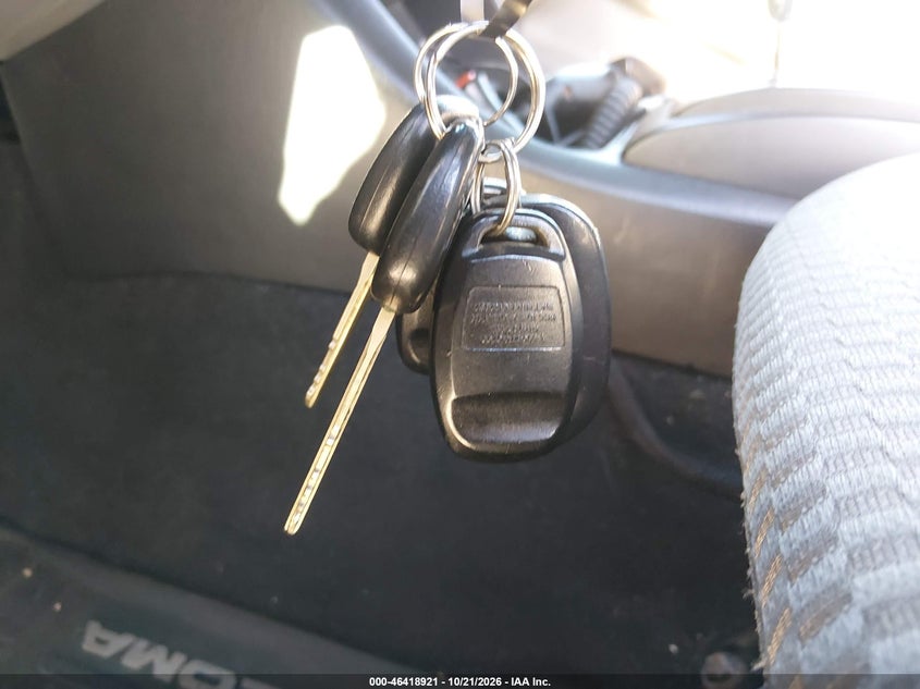 2013 TOYOTA TACOMA BASE V6 · Фото 11