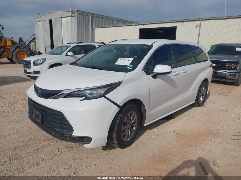2022 Toyota Sienna Le, All Over, IAAI, VIN 5TDKRKEC9NS106321 — photo 2