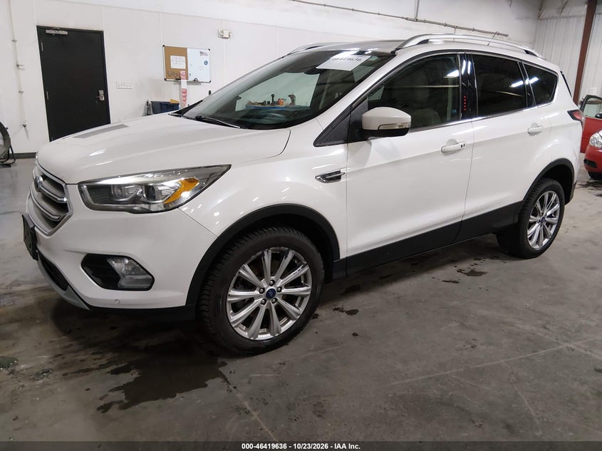 Vin: 1fmcu9jd1hua22323, lot: 46920002, ford escape titanium 20172