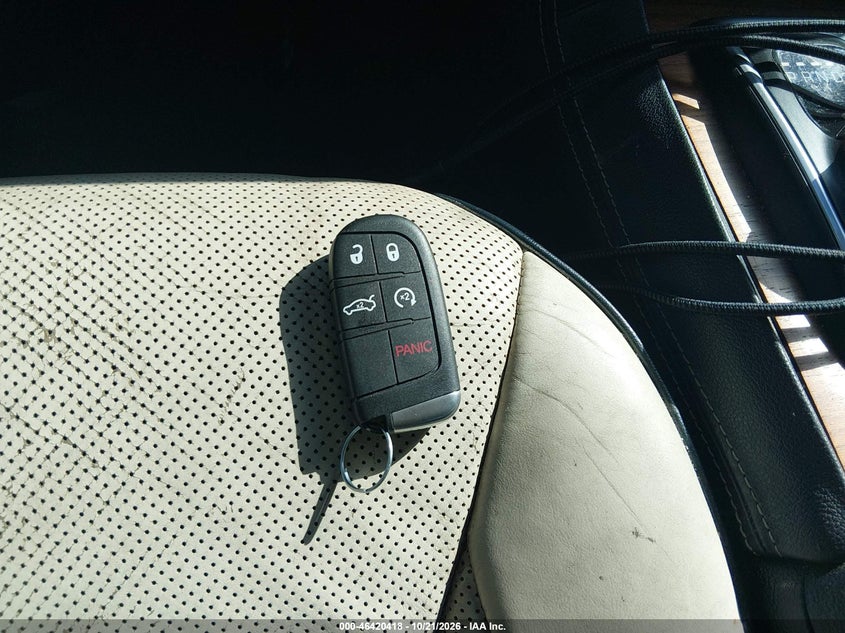 2016 CHRYSLER 300 C PLATINUM · Фото 11