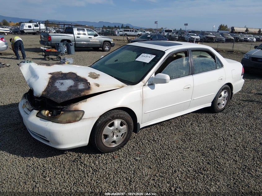 2002 Honda Accord 3.0 Ex, Engine Burn, IAAI, VIN 1HGCG16552A013357 — photo 2