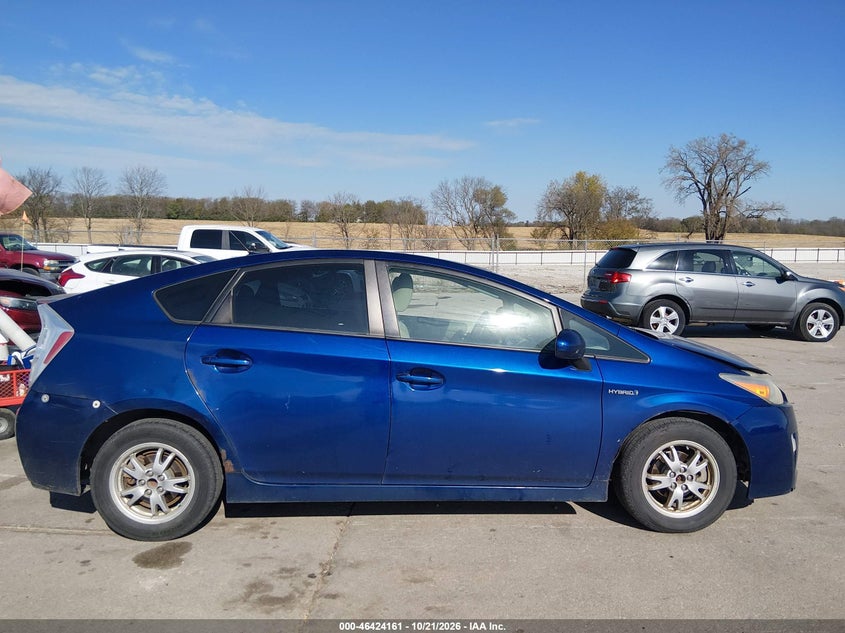 2011 TOYOTA PRIUS · Фото 13
