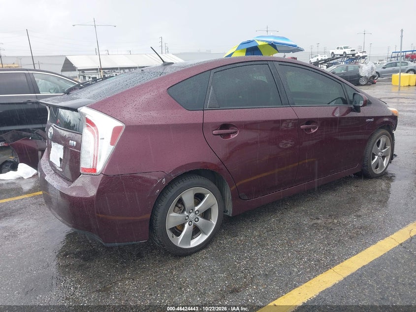 Vin: jtdkn3du7d5573575, lot: 46924801, toyota prius three se 20132