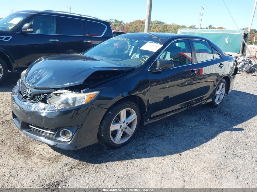 Vin: 4t1bf1fk5eu828305, lot: 46926097, toyota camry se 20142