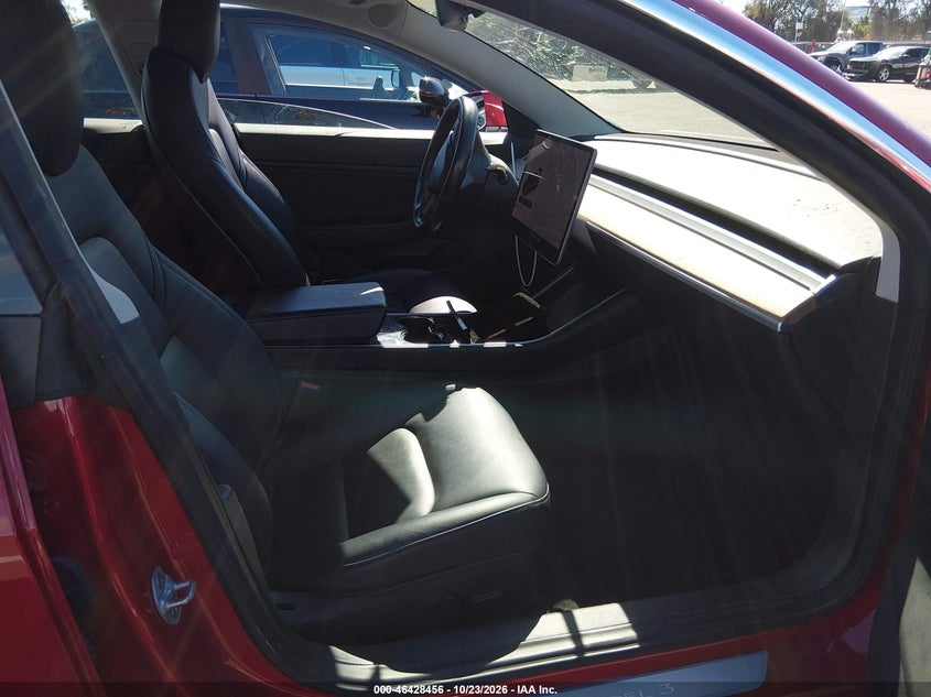TESLA MODEL 3 - zdjęcie 5