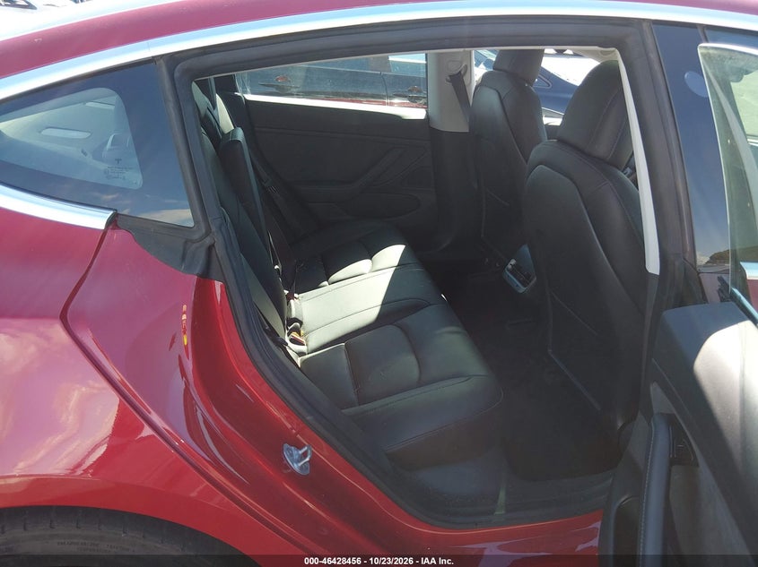TESLA MODEL 3 - zdjęcie 8
