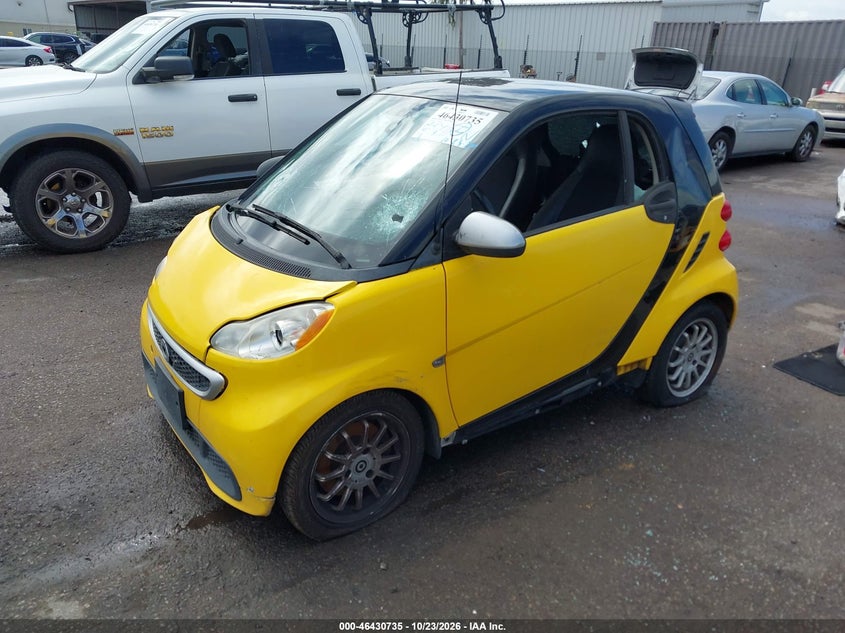 2014 Smart Fortwo Passion, Front & Rear, IAAI, VIN WMEEJ3BA5EK751604 — photo 2