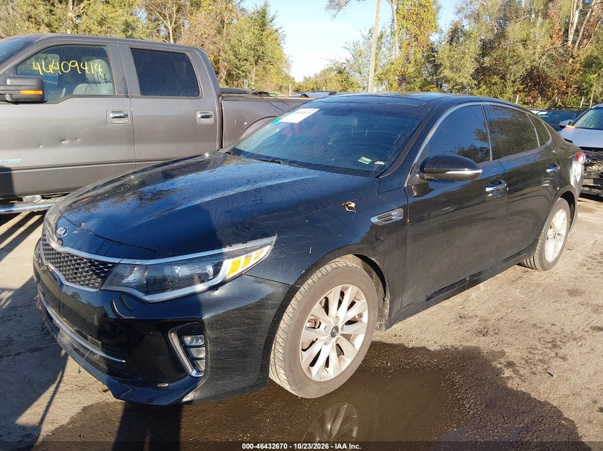 2018 Kia Optima S, Удар ззаду, IAAI, VIN 5XXGT4L36JG186761 — фото 2