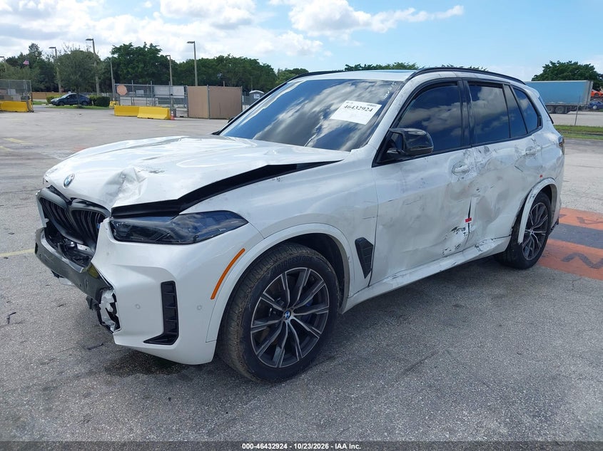 2026 BMW X5 M60I, Неизвестно, IAAI, VIN 5UX33EU03T9553039 — фото 2