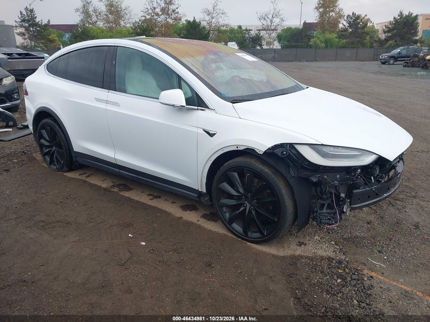 TESLA MODEL X - zdjęcie 1
